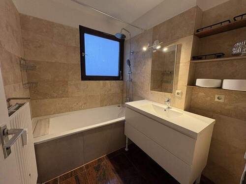 Bad - Etagenwohnung mit 99,50 m&sup2; in Crailsheim zur Miete