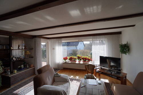 Wohnzimmer - 4 Zimmer Einfamilienhaus in Feucht