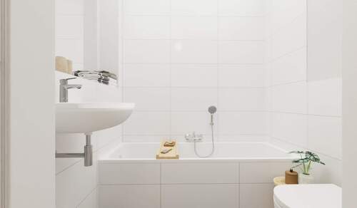 Modern gefliestes Bad mit bodengleicher Dusche - Etagenwohnung mit 98,30 m² in Wildau zum Kaufen