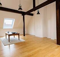 Mitten in der schönen Altstadt! Glücklich wohnen über 3 Etagen mit Balkon und Einbauküche! - Nürnberg Sebald