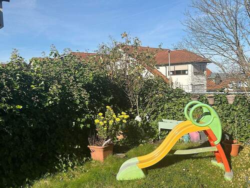 Teilansicht Garten - 'Wohnen mit Gartenglück' Filderstadt-Plattenhardt: Barrierefreie 4 Zimmer-ETW mit Terrasse