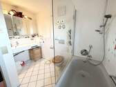 2. Bad mit Wanne - 