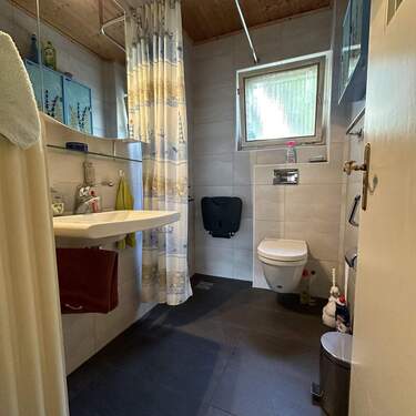 Badezimmer im Erdgeschoss - 