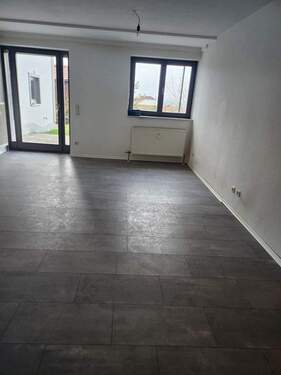 Wohnzimmer - 3 Zimmer Mehrfamilienhaus, Wohnhaus zum Kaufen in Hutthurm