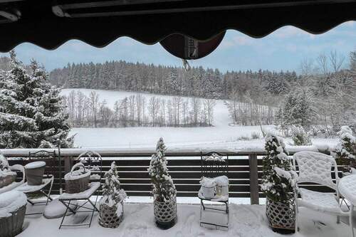 Balkon Winter - Freistehendes Ferienhaus mit spektakulärem, unverbautem Naturblick!