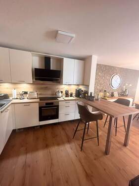 Küche mit Hochtisch - 