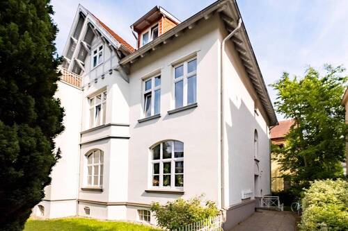 Seitliche Ansicht - 2 Zimmer Mehrfamilienhaus, Wohnhaus zum Kaufen in Lübeck