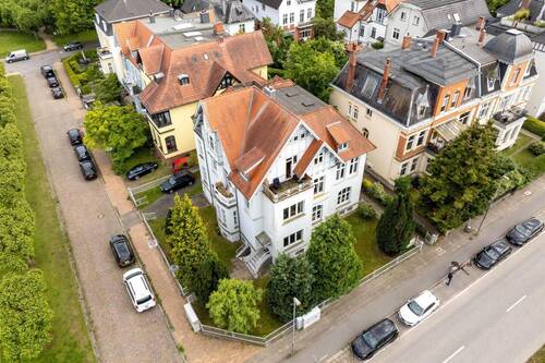 Luftaufnahme - Mehrfamilienhaus, Wohnhaus mit 446,00 m&sup2; in Lübeck zum Kaufen