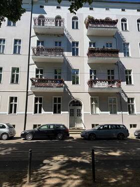 Hausansicht1.jpeg - Zentrumsnahe 2 12 Zimmer Wohnung mit tagesbelichtetem Bad !