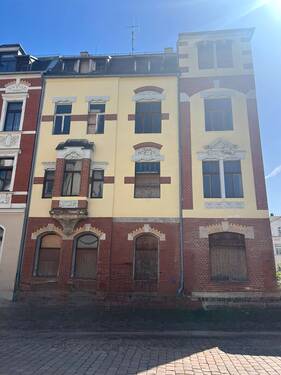 Ansicht Straßenseite - 1 Zimmer Mehrfamilienhaus, Wohnhaus zum Kaufen in Plauen