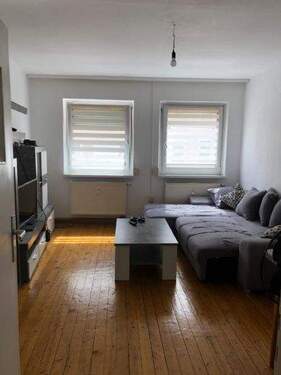 Wohnzimmer - Kleine, aber feine 2 Zimmer Wohnung mit gemütlichem Balkon in Veilhof