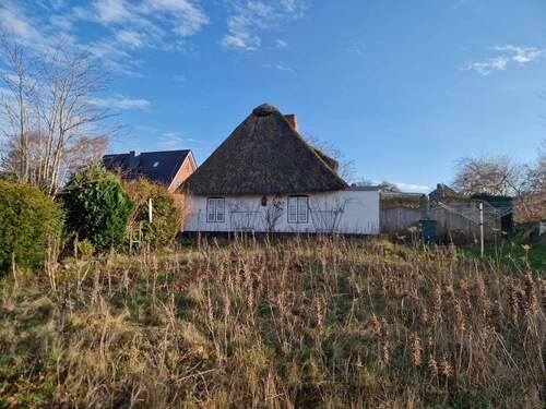 Seitlicher Blick auf die Immobilie - 