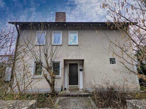 Front - 3 Zimmer Einfamilienhaus zum Kaufen in Zirndorf
