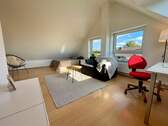 Studio - Geräumige 4-Zimmer + Studio Wohnung mit Balkon, Garage und Stellplatz
