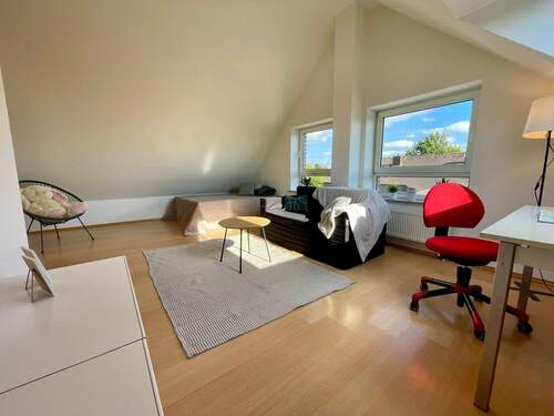 Studio - Geräumige 4-Zimmer + Studio Wohnung mit Balkon, Garage und Stellplatz