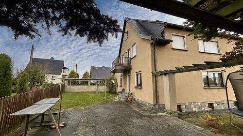 Seitenansicht mit Terrasse - Einfamilienhaus mit 220,00 m² in Rodewisch zum Kaufen