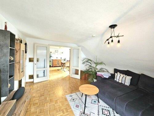 Wohnzimmer mit Verbindung Esszimmer - 