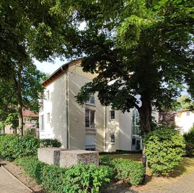 Hausansicht - WE links im EG - Viel Grün und dennoch in der Großstadt - schöne 2-RWE, vermietet, mit eigenem Gartenanteil im Leutzscher Villenviertel