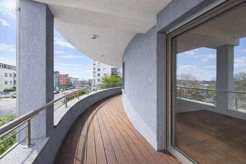 weitläufiger Balkon - 