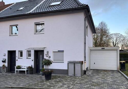 Straßenansicht.jpg - Modernisiertes Einfamilienhaus mit Gartenidylle in Herne