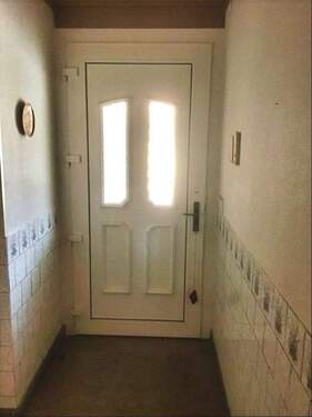 Flur EG - Doppelhaushälfte mit 85,00 m² in Bad Brambach zum Kaufen