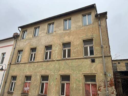 Hausansicht - 9 Zimmer Mehrfamilienhaus, Wohnhaus in Altenburg