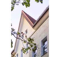 Helle 2-Zimmer-Altbauwohnung mit Südbalkon - ruhig, grün, mit Potenzial zur Eigennutzung! - Berlin Reinickendorf