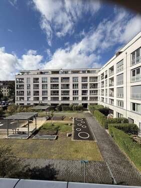 Ausblick - Charmante Wohnung im Schmargendorf BJ 2016 Gäste WC Balkon Garderobe Fußbodenheizung TiefgaragenStPl
