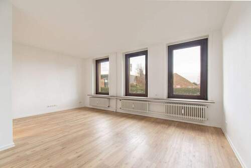 Wohnzimmer einer Wohneinheit mit viel Lichteinfall - Mehrfamilienhaus, Wohnhaus zum Kaufen in Hamburg