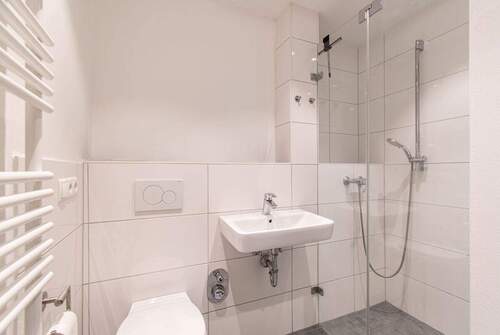 Gepflegtes Badezimmer einer Wohneiheit - 