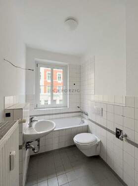 Tageslichtbad - 2 Zimmer Etagenwohnung in Chemnitz