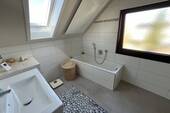 Bad im Dachgeschoss - 