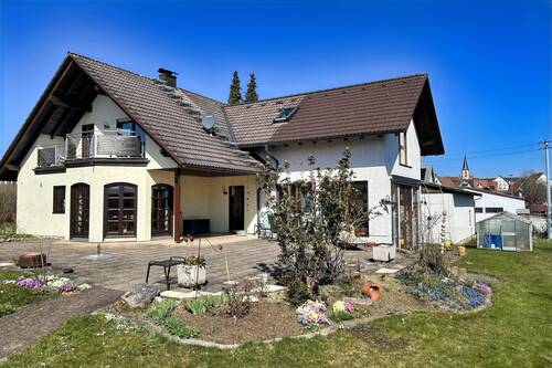 Außenansicht - 6 Zimmer Einfamilienhaus zum Kaufen in Neuhausen