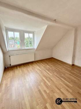 Dachgeschoss - 9 Zimmer Doppelhaushälfte zum Kaufen in Freiberg
