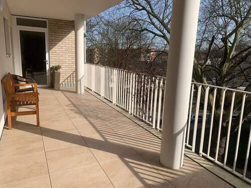 Laubengang mit Freisitz - 