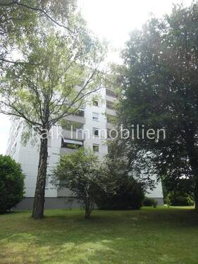 Hausansicht - ***Wertbeständig investieren! Vermietete 2-ZKBB-Wohnung + Außenstellplatz in Leimen***