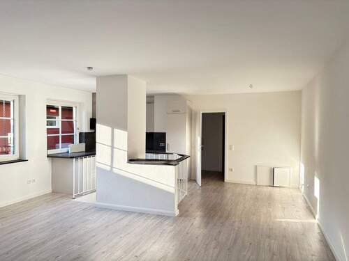 Blick vom Wohnzimmer in den Raum - 2 Zimmer Etagenwohnung in Hamburg