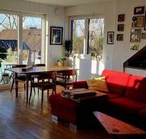 Wohnkomfort im Energiesparhaus! 2- Zi.-DG-Wohnung plus Galerie und Balkon, Einbauküche, Lift - Hilden