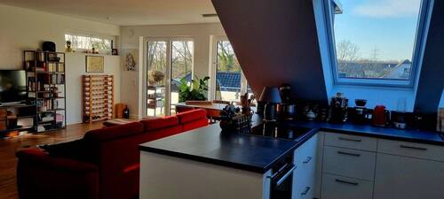 Blick von Küche in den Wohnbereich - 