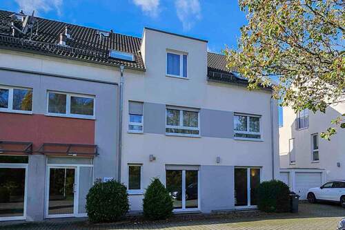 Außenansicht von Straße - 5 Zimmer Mehrfamilienhaus, Wohnhaus in Wiesbaden