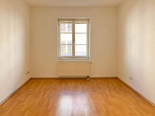 Geräumiges Schlafzimmer - 2 Zimmer Etagenwohnung in Leipzig