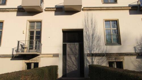 Haustür - 2 Zimmer Etagenwohnung in Dresden