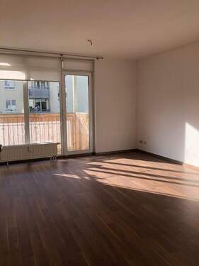 Wohnzimmer - 2 Zimmer Etagenwohnung zur Miete in Magdeburg