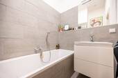 Badezimmer - Etagenwohnung mit 76,00 m² in Berlin zum Kaufen