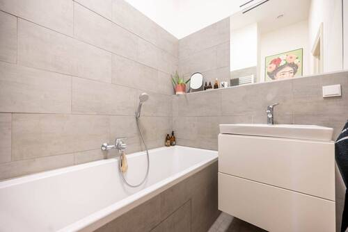Badezimmer - Etagenwohnung mit 76,00 m² in Berlin zum Kaufen