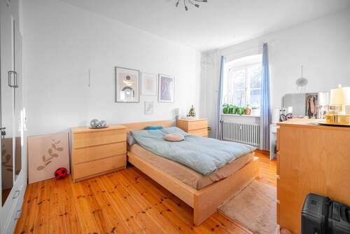 Schlafzimmer - 2 Zimmer Etagenwohnung zum Kaufen in Berlin
