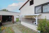 Garage und Eingang zum Keller - 3 Zimmer Einfamilienhaus zum Kaufen in Velten