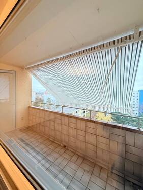 Loggia mit elektr. Markise - 