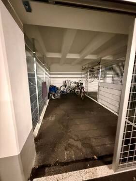 Tiefgaragen-Stellplatz - 
