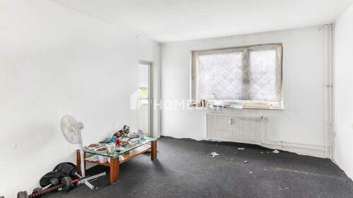 Wohnzimmer 1 - 4 Zimmer Etagenwohnung zum Kaufen in Wolfsburg